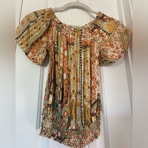 Autumn colors top size XS. Stretch waist and flowy sleeves.